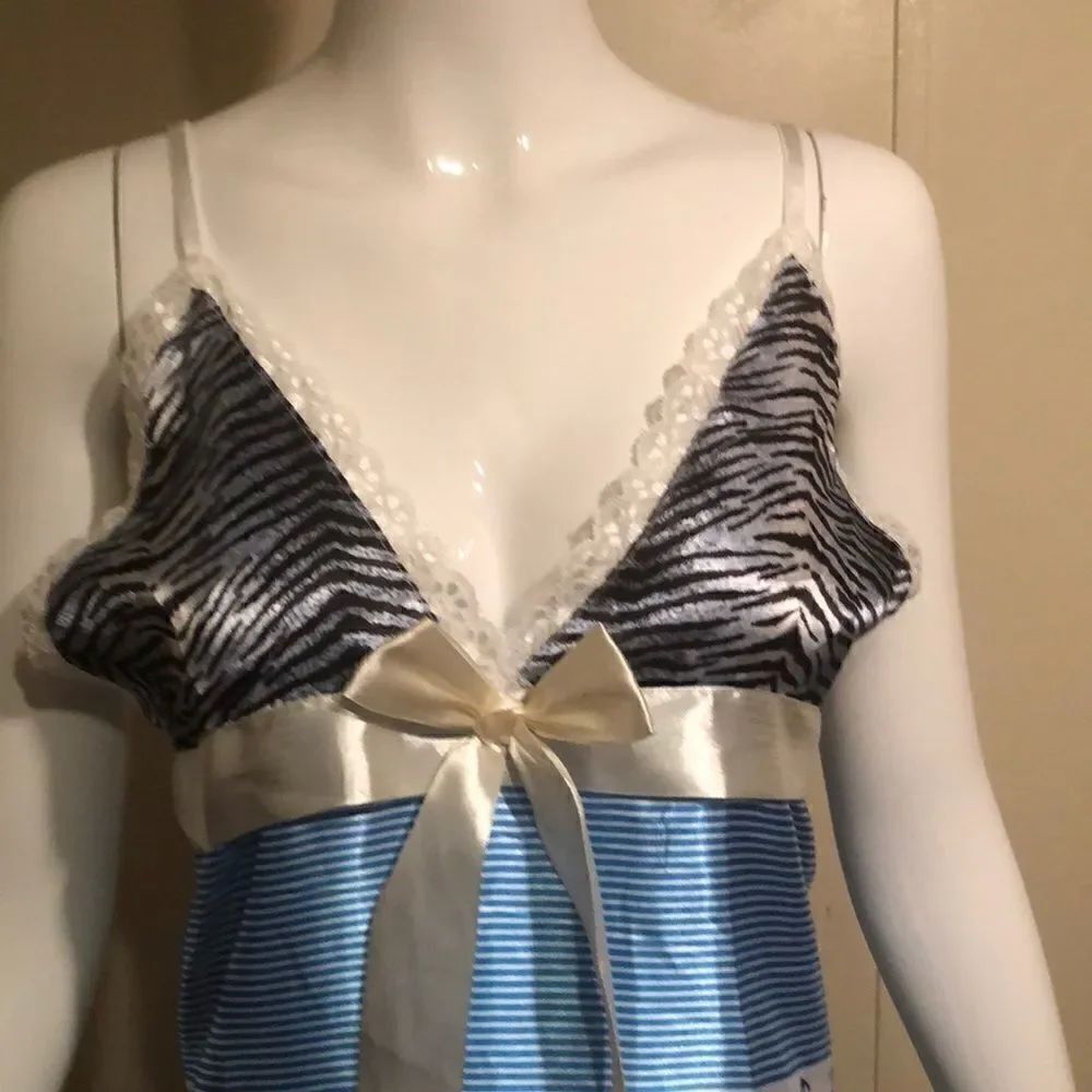 Lingerie - Picture 2 of 5